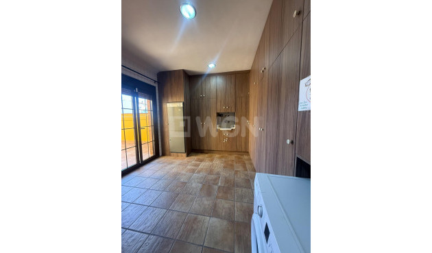 Odsprzedaż - Kamienica - Avileses