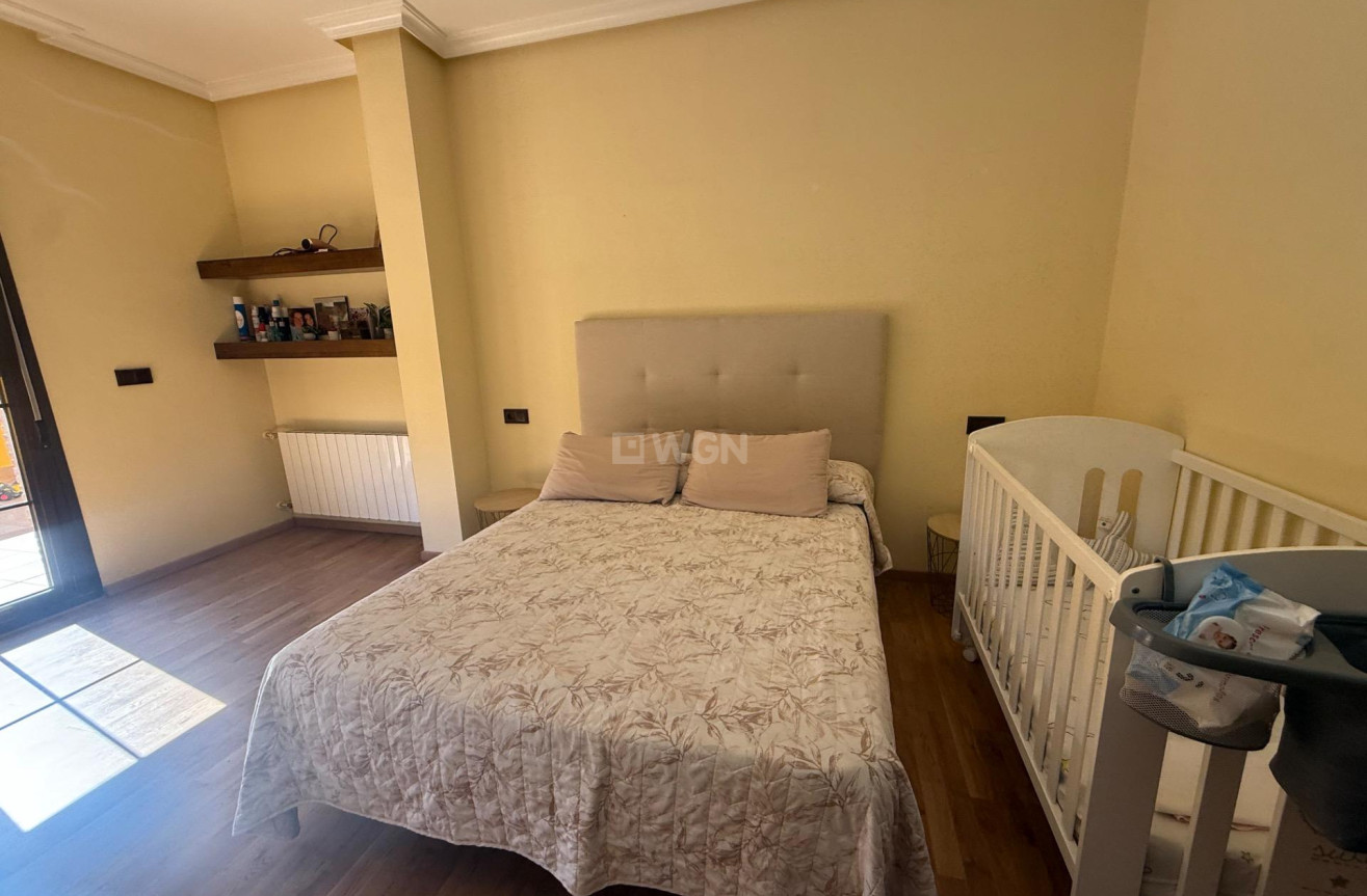 Odsprzedaż - Kamienica - Avileses