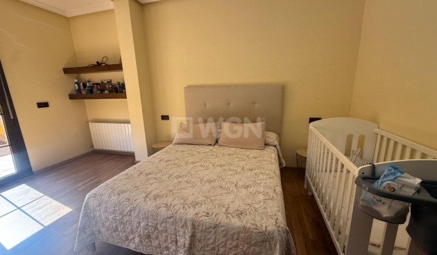 Odsprzedaż - Kamienica - Avileses