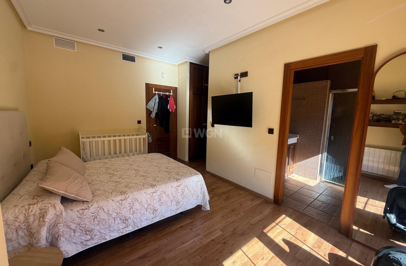 Odsprzedaż - Kamienica - Avileses