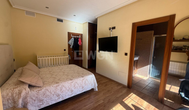 Odsprzedaż - Kamienica - Avileses