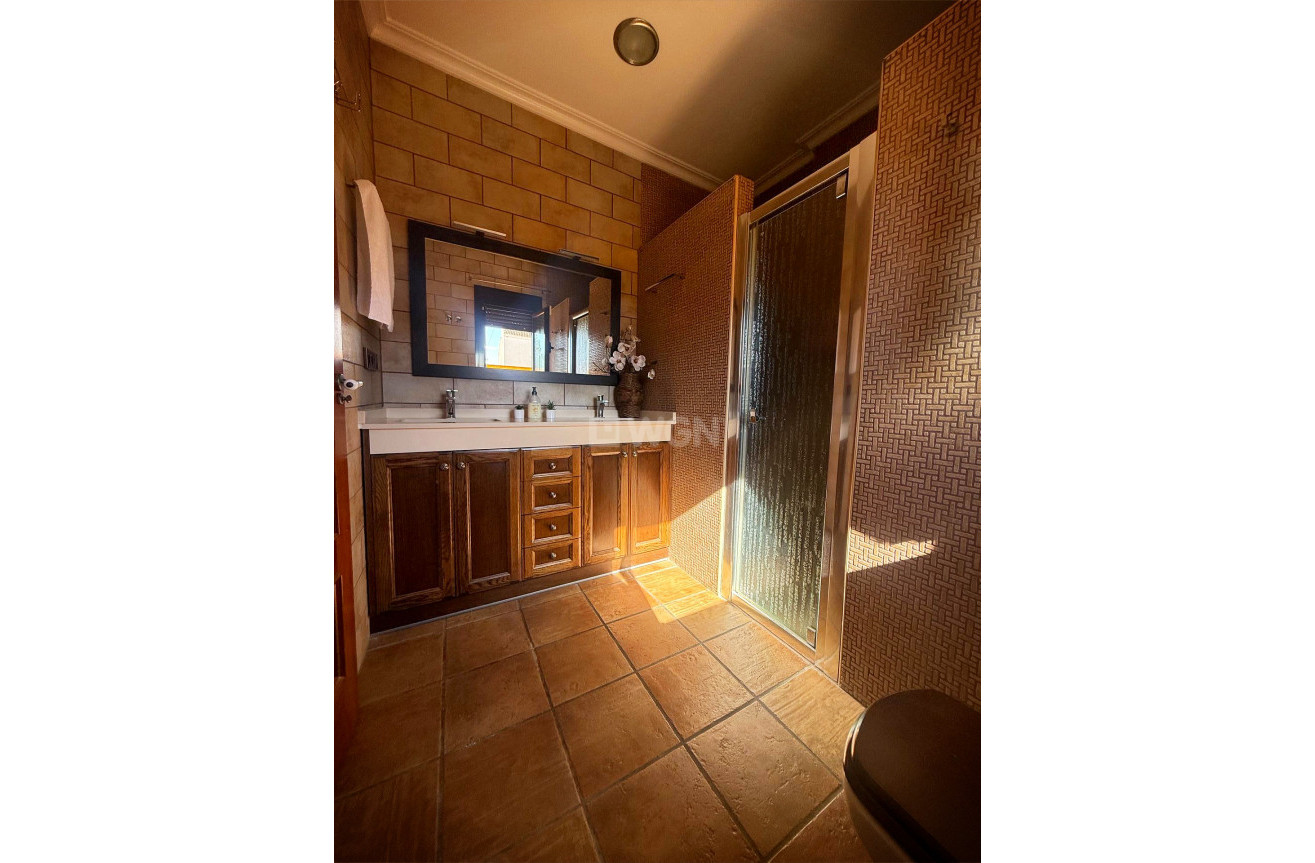 Odsprzedaż - Kamienica - Avileses