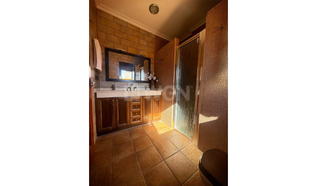 Odsprzedaż - Kamienica - Avileses