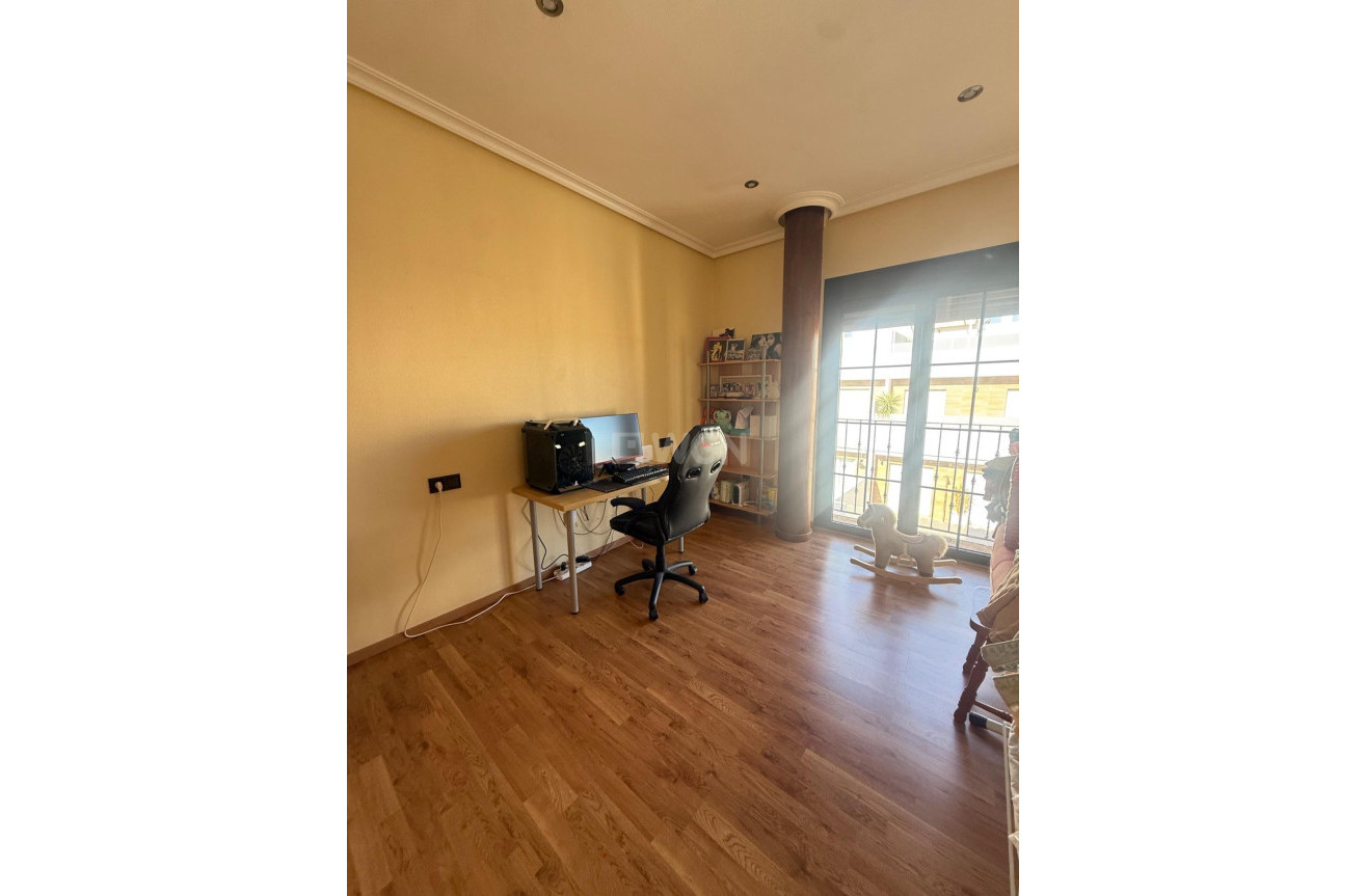 Odsprzedaż - Kamienica - Avileses