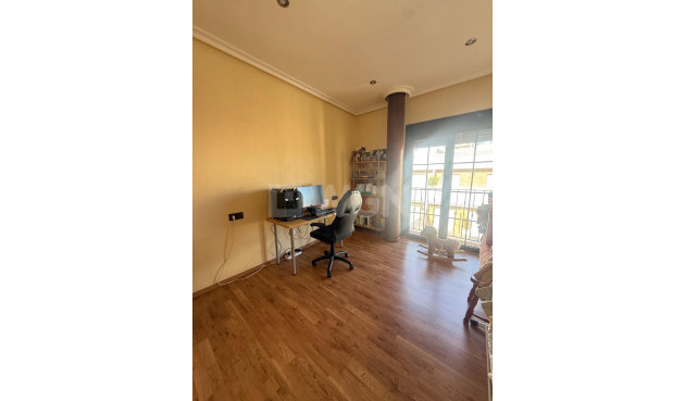 Odsprzedaż - Kamienica - Avileses