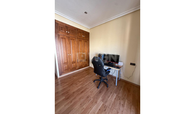 Odsprzedaż - Kamienica - Avileses