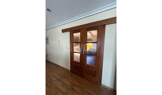 Odsprzedaż - Kamienica - Avileses