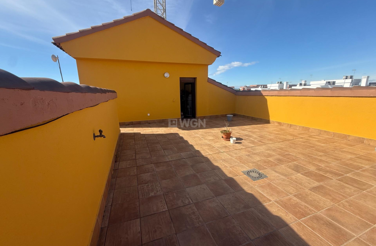 Odsprzedaż - Kamienica - Avileses