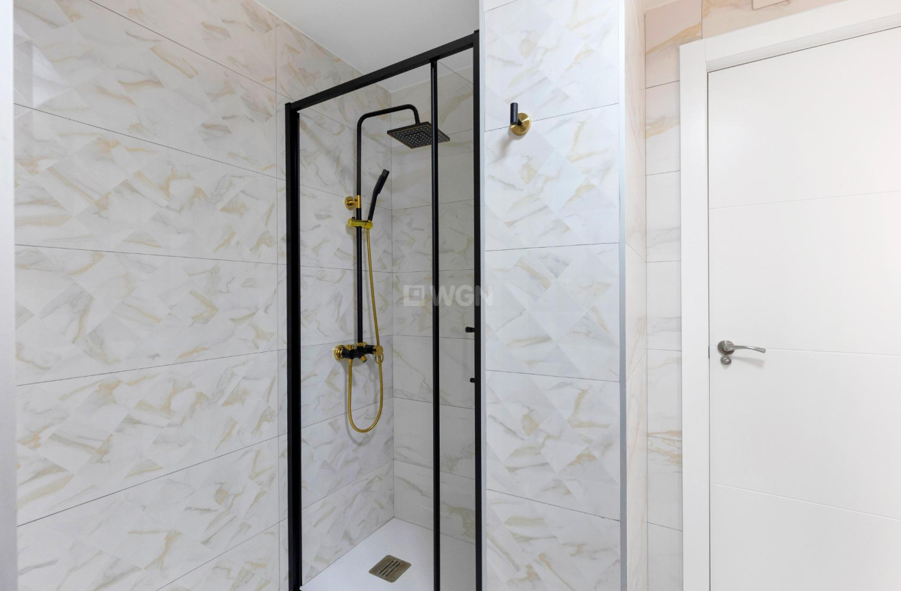 Odsprzedaż - Mieszkanie w bloku - Torrevieja - La Mata