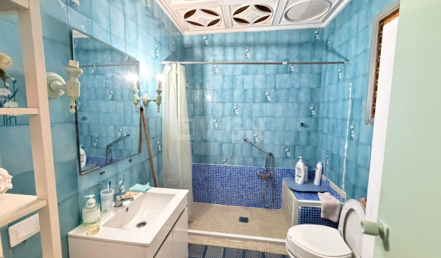 Odsprzedaż - Mieszkanie w bloku - Torrevieja - Playa del Cura