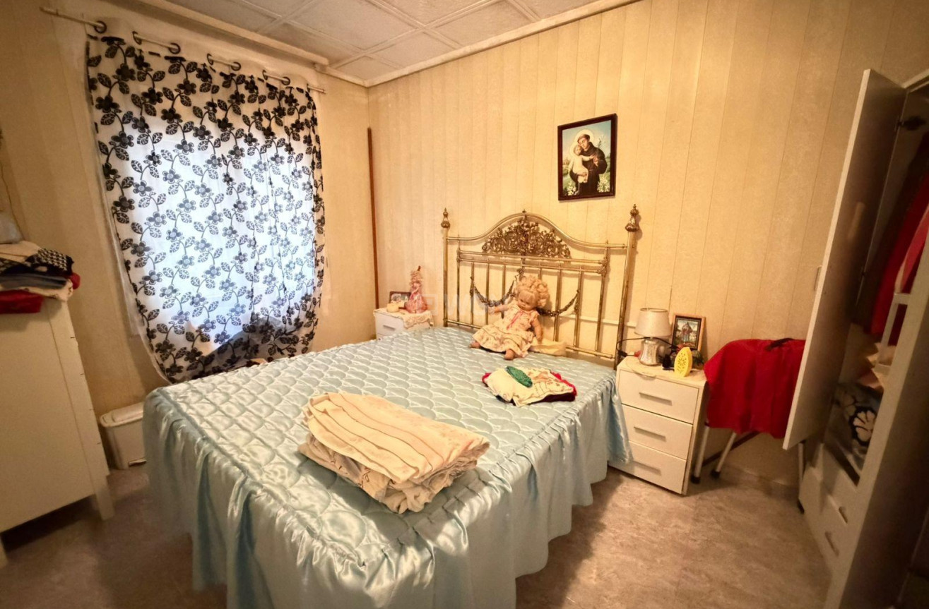 Odsprzedaż - Mieszkanie w bloku - Torrevieja - Playa del Cura