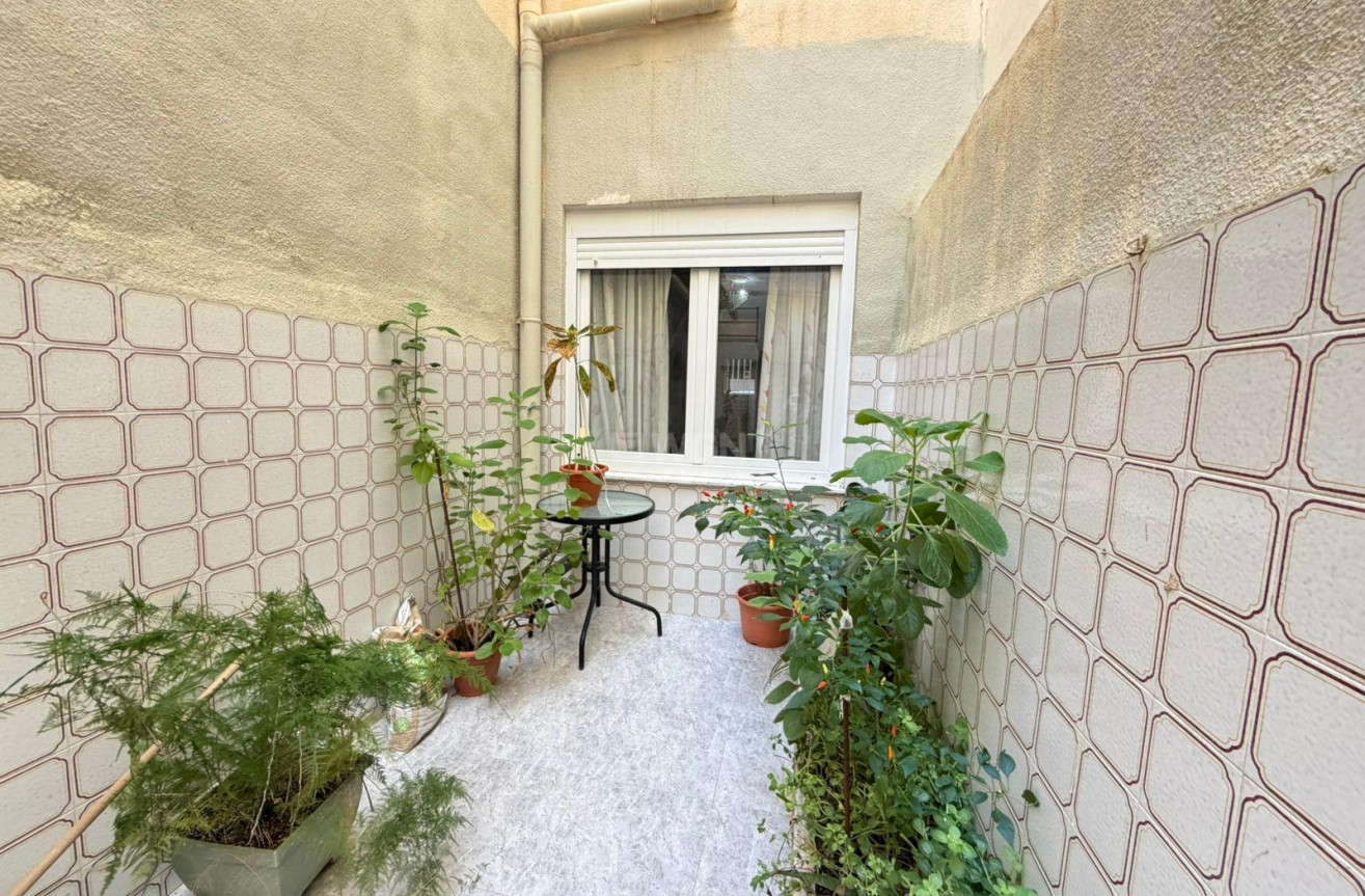 Odsprzedaż - Mieszkanie w bloku - Torrevieja - Playa del Cura