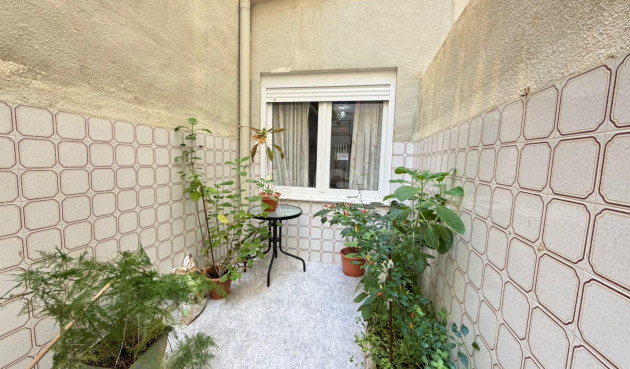 Odsprzedaż - Mieszkanie w bloku - Torrevieja - Playa del Cura