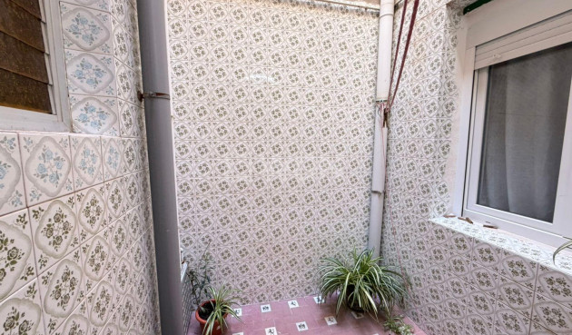 Odsprzedaż - Mieszkanie w bloku - Torrevieja - Playa del Cura