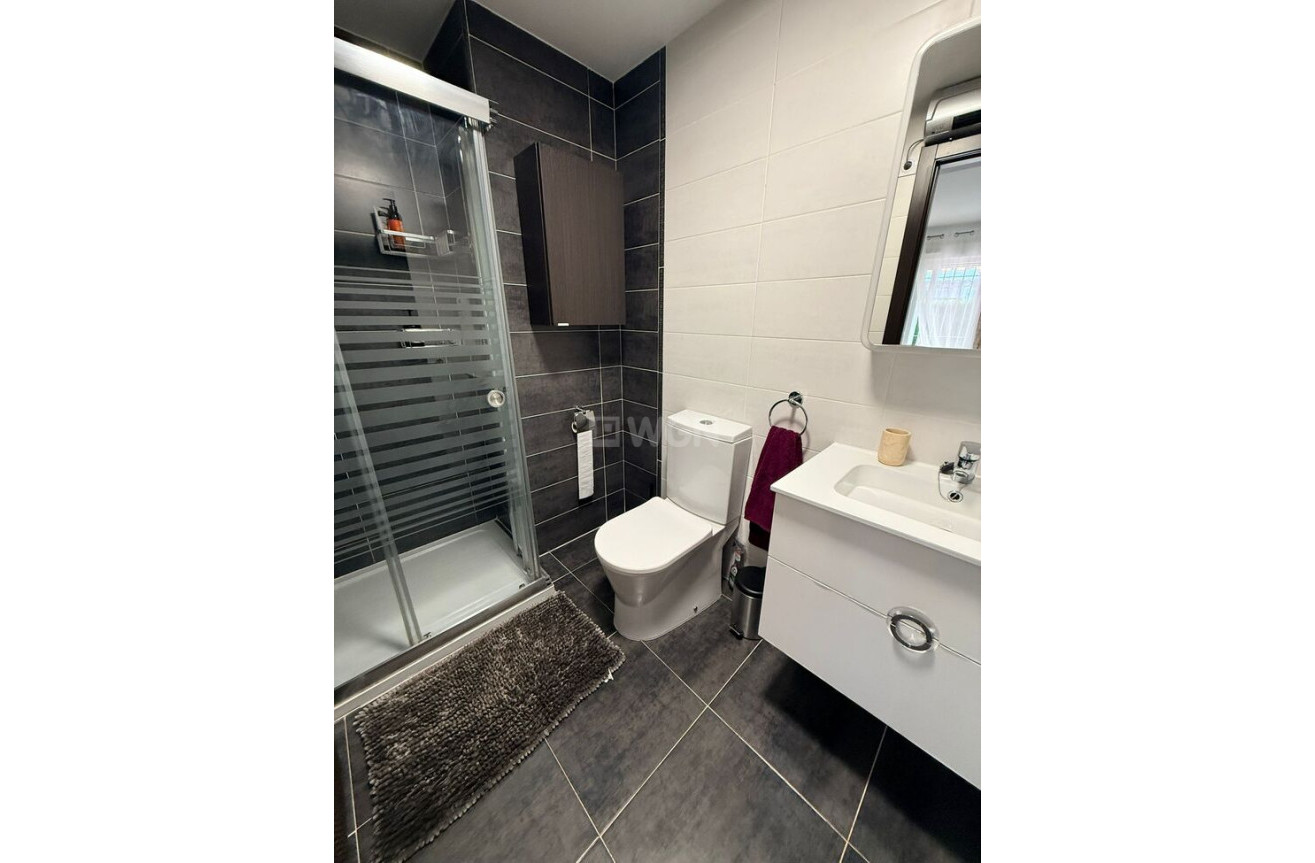 Odsprzedaż - Mieszkanie w bloku - Orihuela Costa - Villamartín