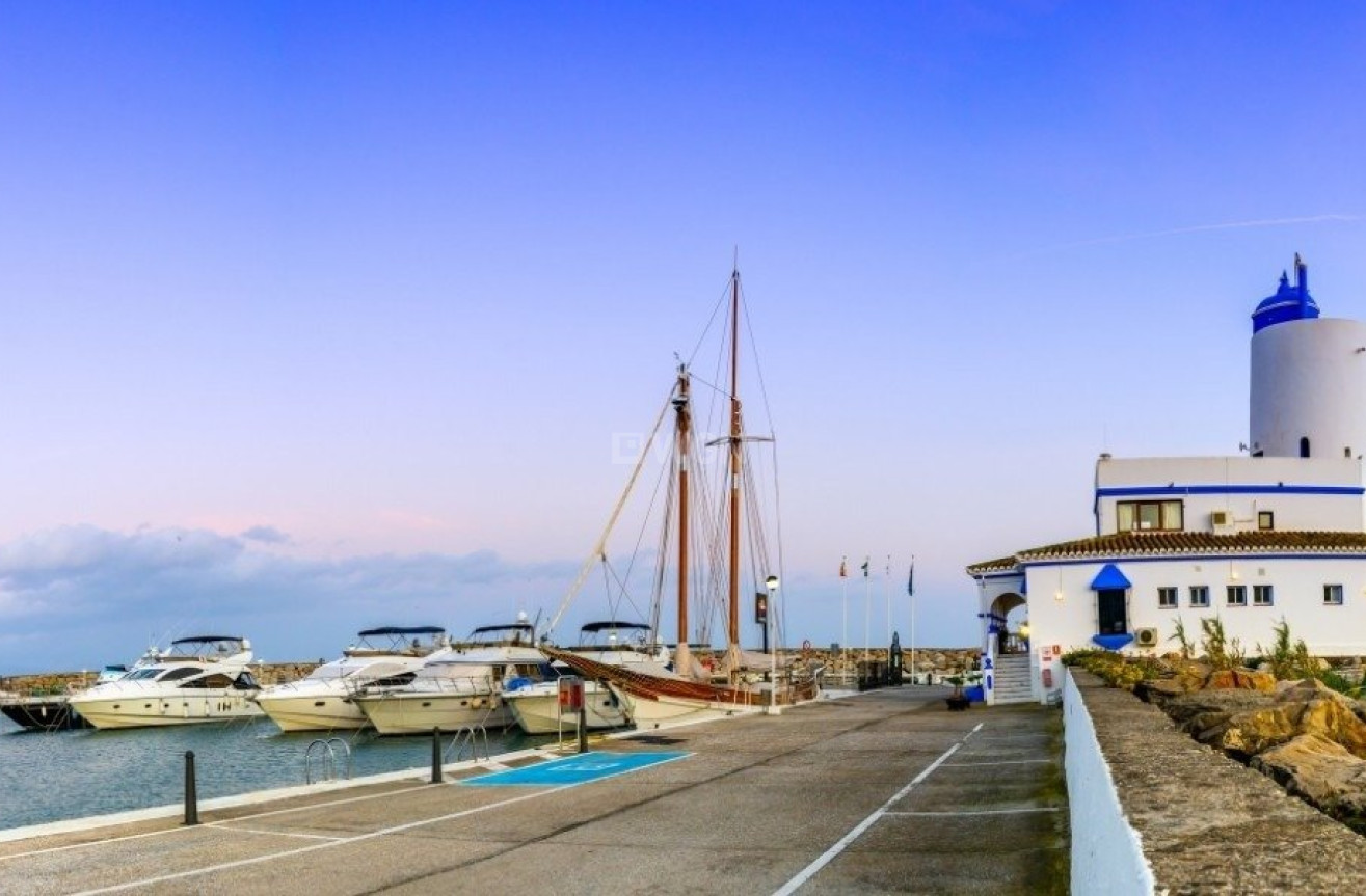 Nowy budynek - Kamienica - Manilva - Punta Chullera