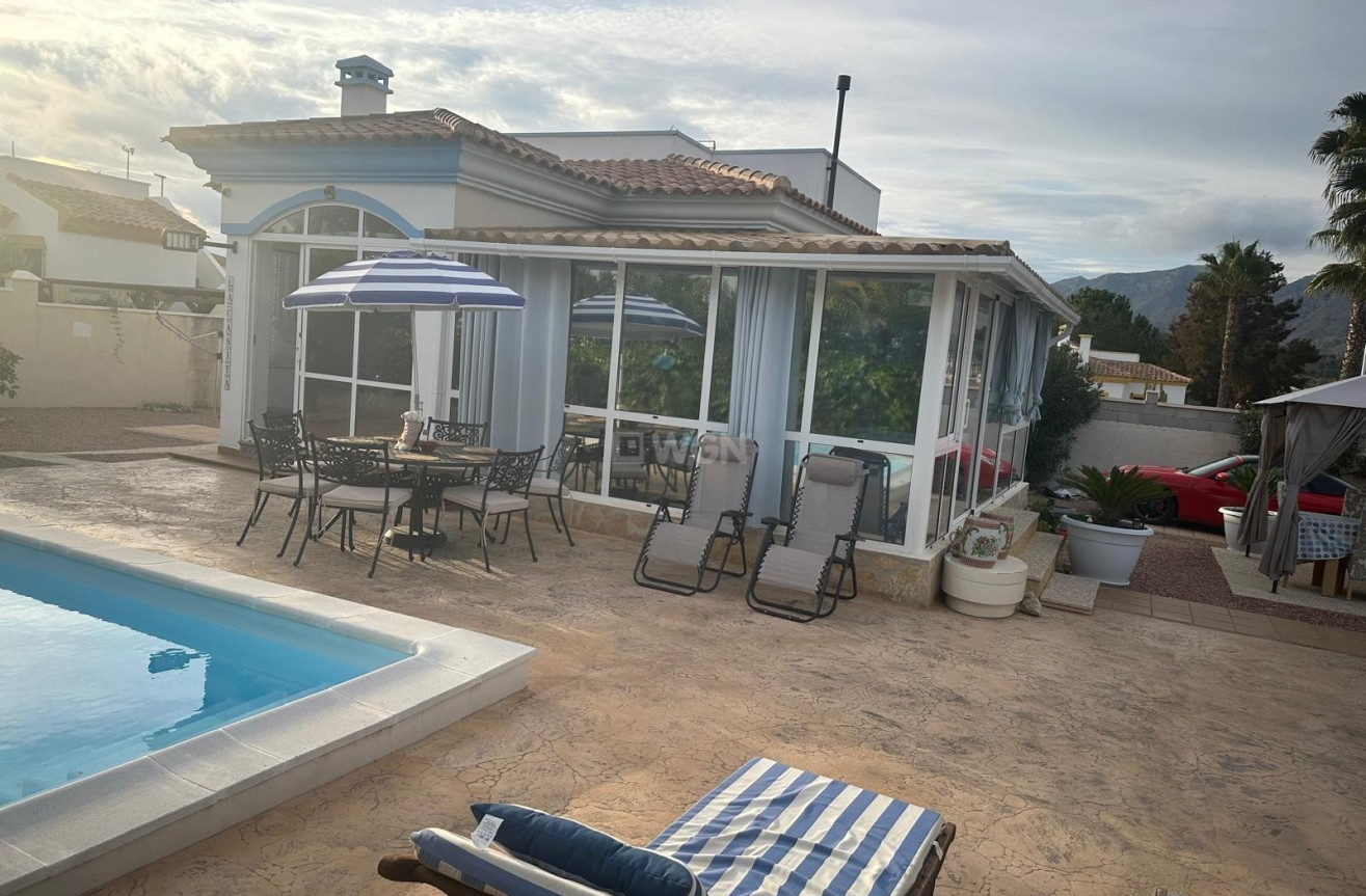 Resale - Villa - Hondón de las Nieves - Inland