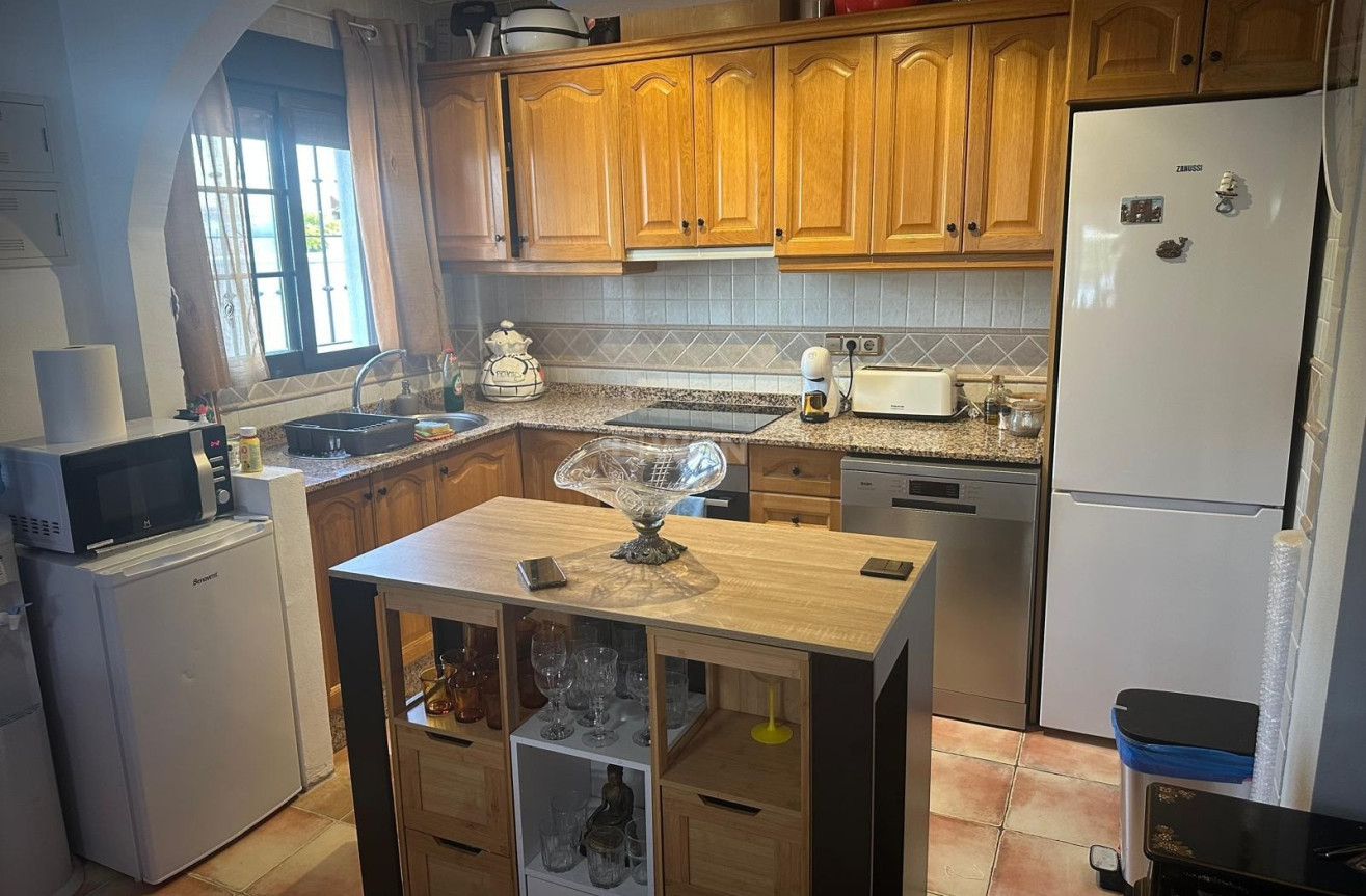 Resale - Villa - Hondón de las Nieves - Inland