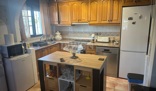 Resale - Villa - Hondón de las Nieves - Inland