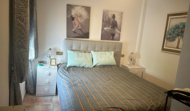 Resale - Villa - Hondón de las Nieves - Inland