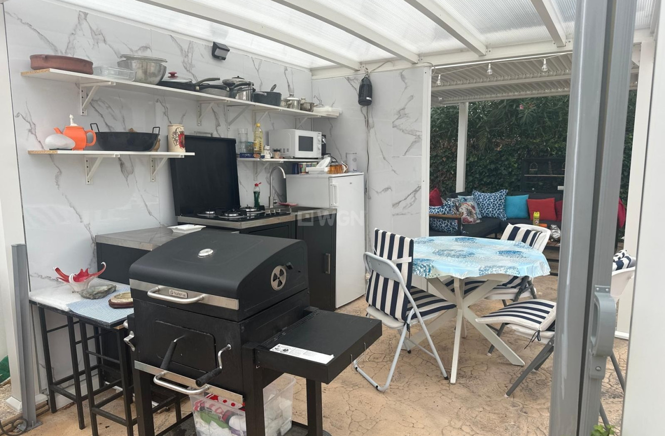 Resale - Villa - Hondón de las Nieves - Inland