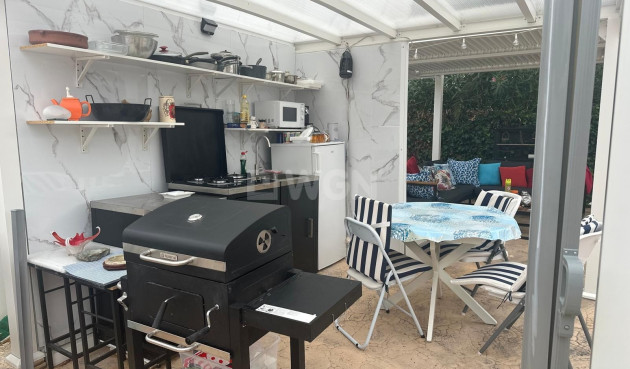 Resale - Villa - Hondón de las Nieves - Inland