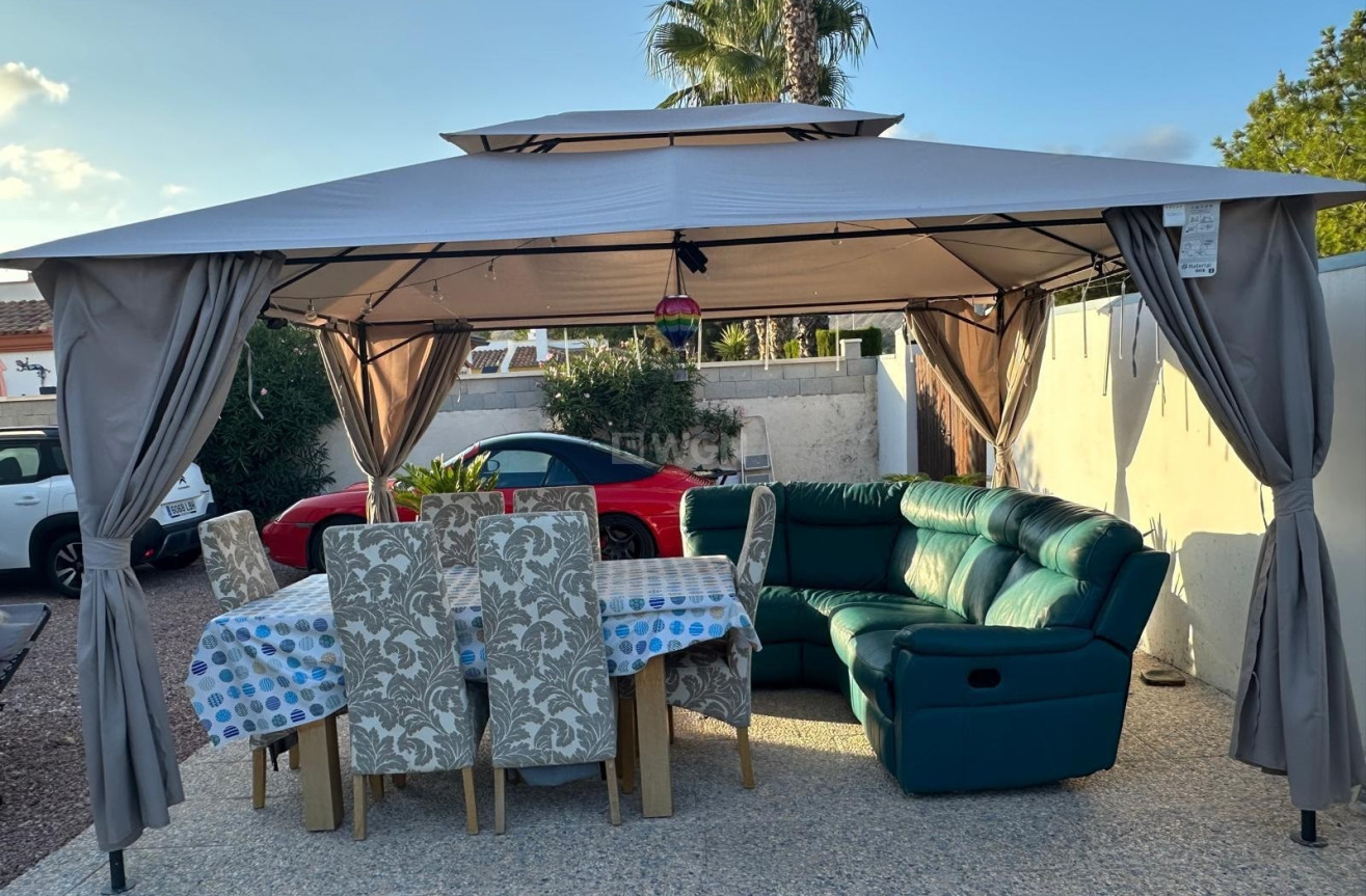 Resale - Villa - Hondón de las Nieves - Inland