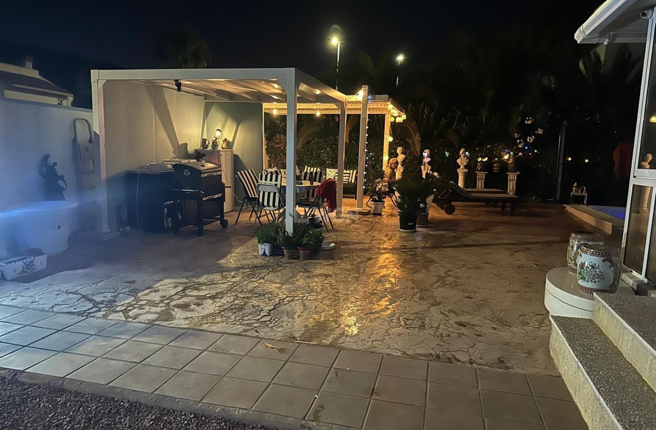 Resale - Villa - Hondón de las Nieves - Inland