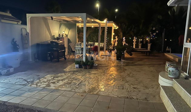 Resale - Villa - Hondón de las Nieves - Inland