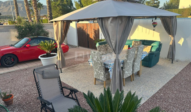 Resale - Villa - Hondón de las Nieves - Inland