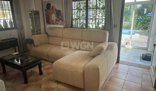 Resale - Villa - Hondón de las Nieves - Inland