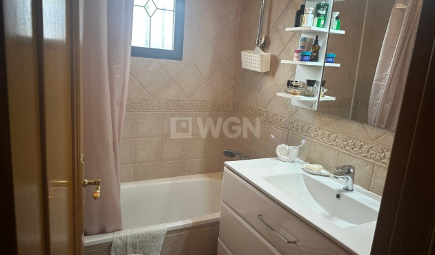 Resale - Villa - Hondón de las Nieves - Inland