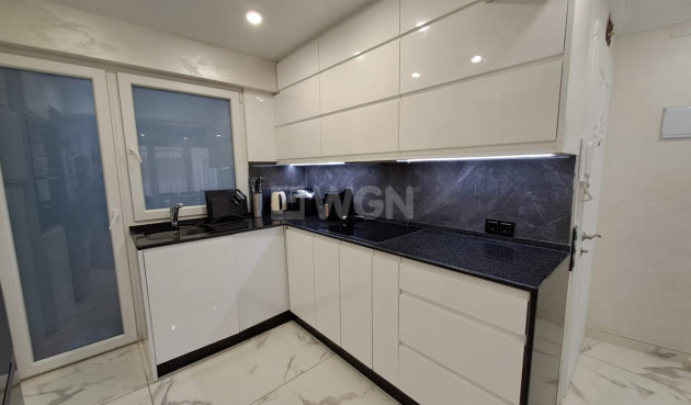 Odsprzedaż - Mieszkanie w bloku - Torrevieja - Costa Blanca