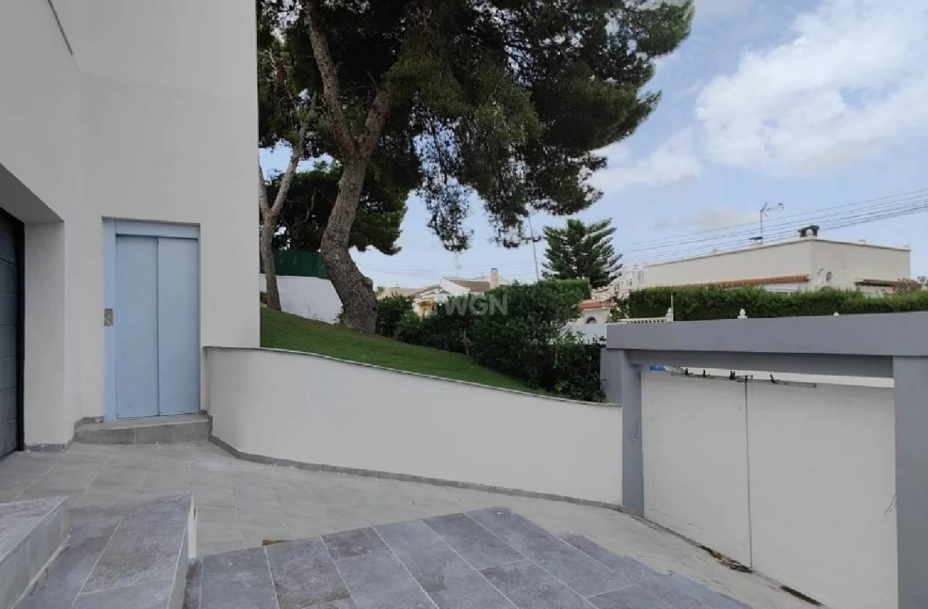 Resale - Villa - Torrevieja - Costa Blanca