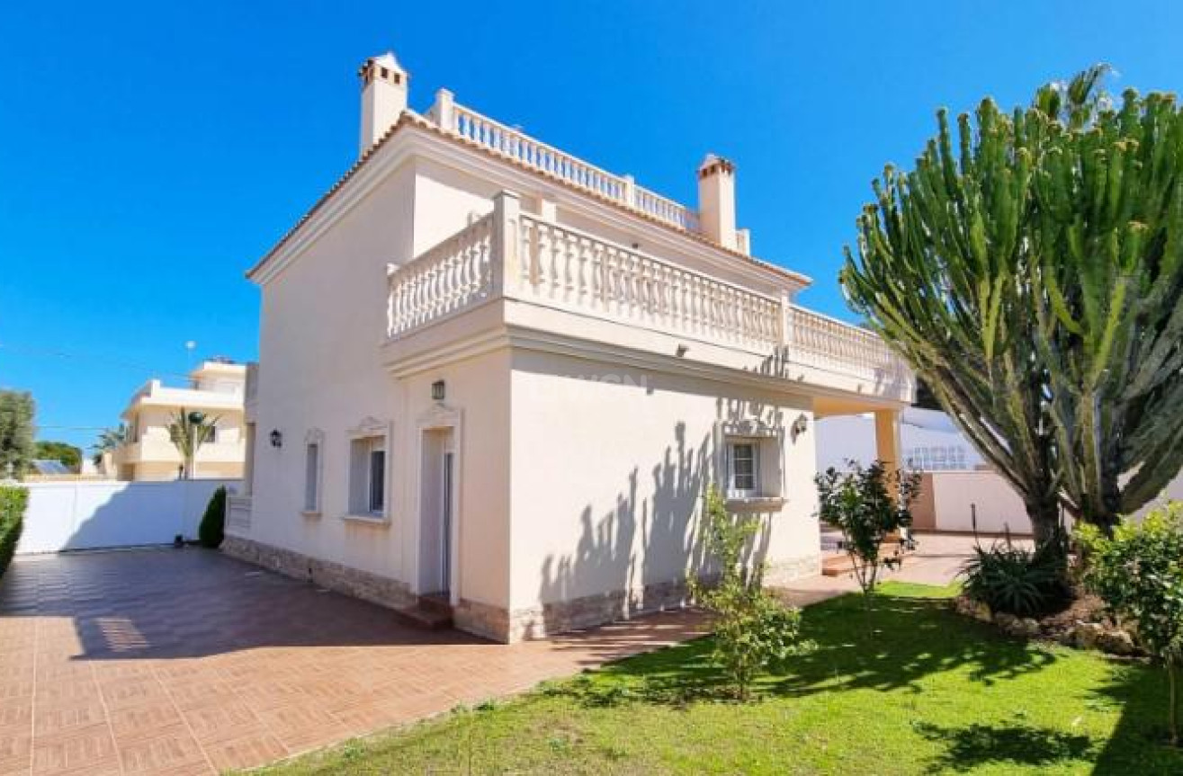 Odsprzedaż - Villa - Cabo Roig - Costa Blanca