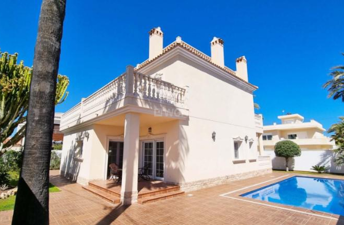 Odsprzedaż - Villa - Cabo Roig - Costa Blanca