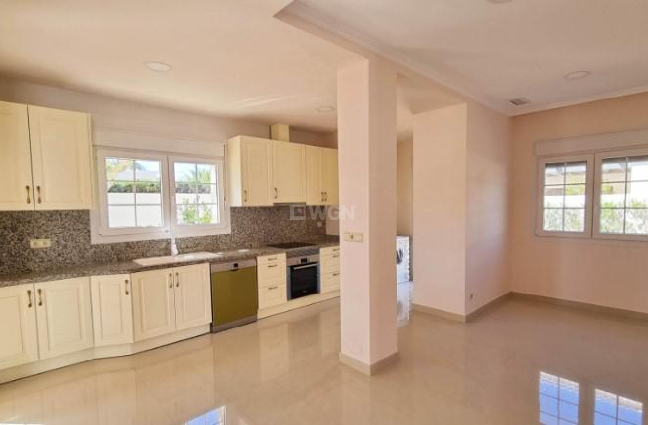 Odsprzedaż - Villa - Cabo Roig - Costa Blanca