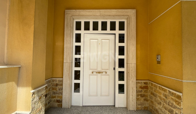 Odsprzedaż - Kamienica - Formentera del Segura - Costa Blanca