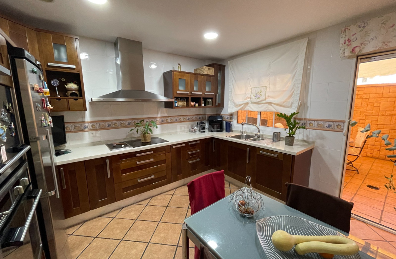 Odsprzedaż - Kamienica - Elche - Costa Blanca