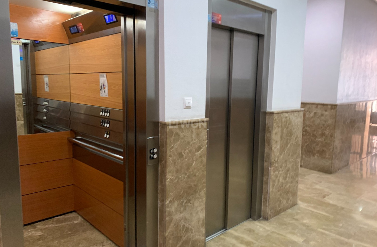 Odsprzedaż - Mieszkanie w bloku - Torrevieja - Costa Blanca