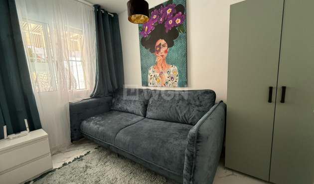 Odsprzedaż - Mieszkanie w bloku - Torrevieja - Costa Blanca