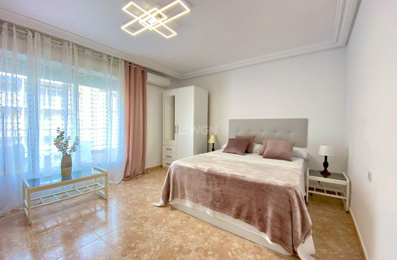 Resale - Apartment / flat - Torrevieja - Costa Blanca