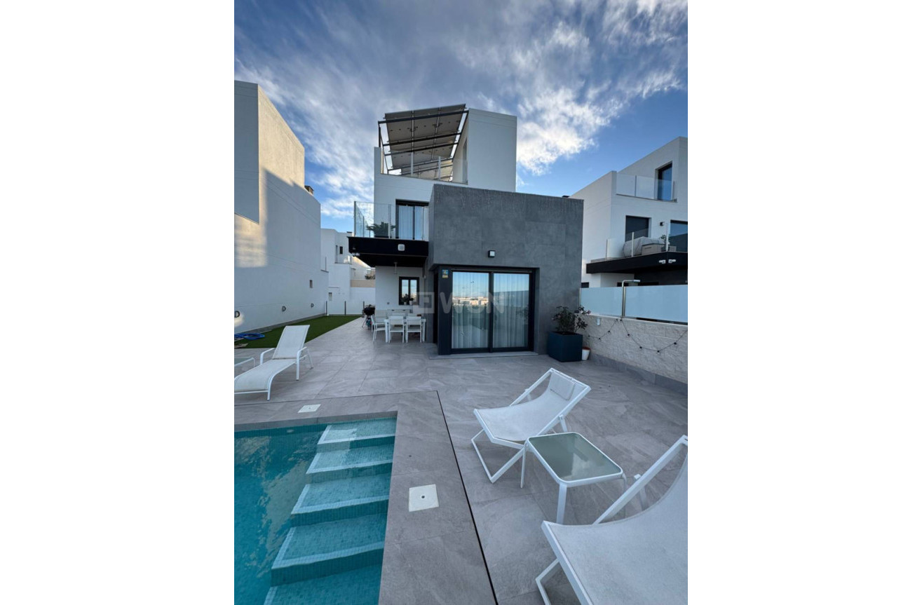 Resale - Villa - Torrevieja - Costa Blanca