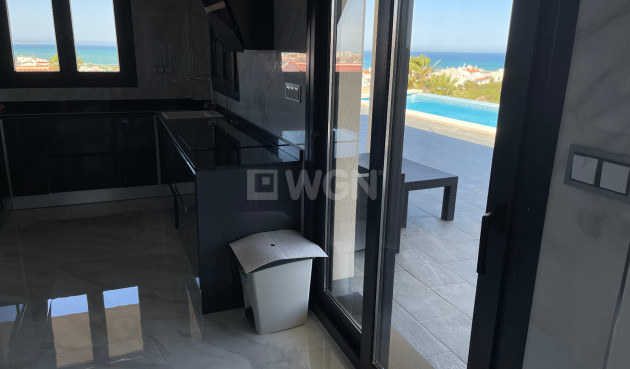 Odsprzedaż - Villa - La Mata - Costa Blanca