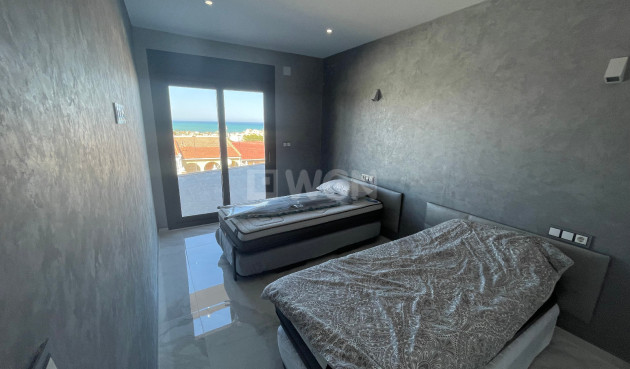 Odsprzedaż - Villa - La Mata - Costa Blanca