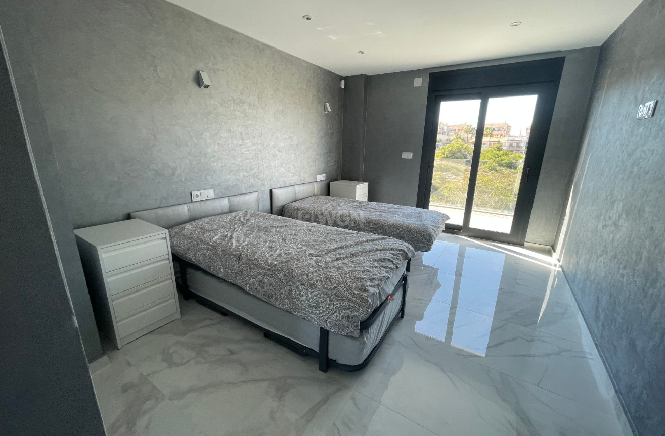 Odsprzedaż - Villa - La Mata - Costa Blanca