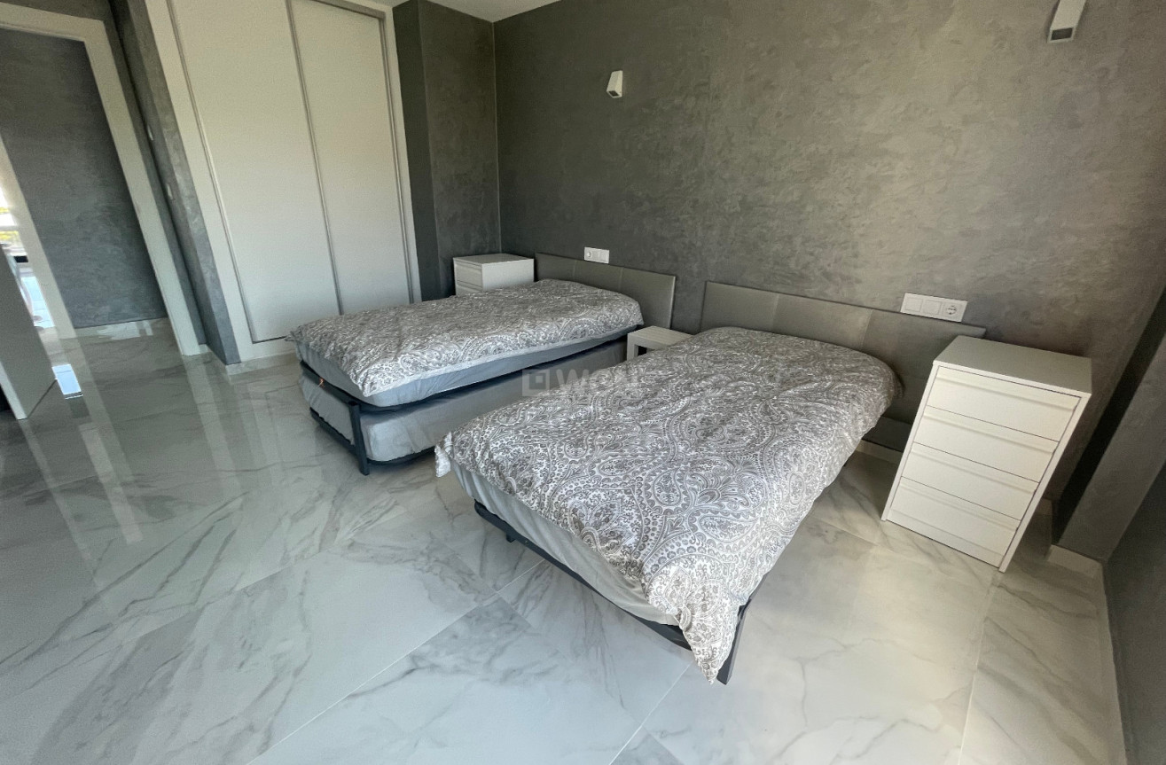 Odsprzedaż - Villa - La Mata - Costa Blanca