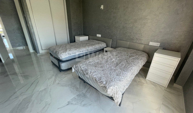 Odsprzedaż - Villa - La Mata - Costa Blanca