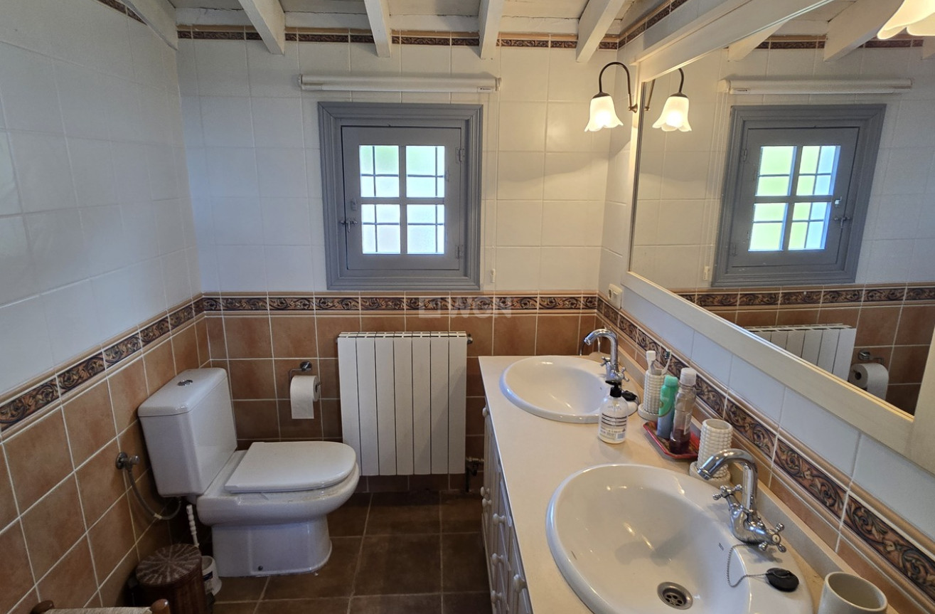 Odsprzedaż - Villa - Alcaucín - Inland