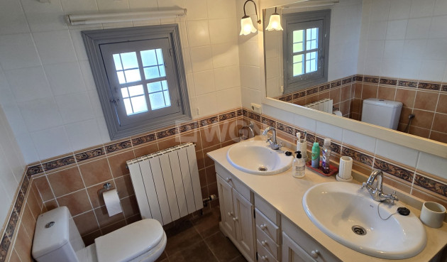 Odsprzedaż - Villa - Alcaucín - Inland